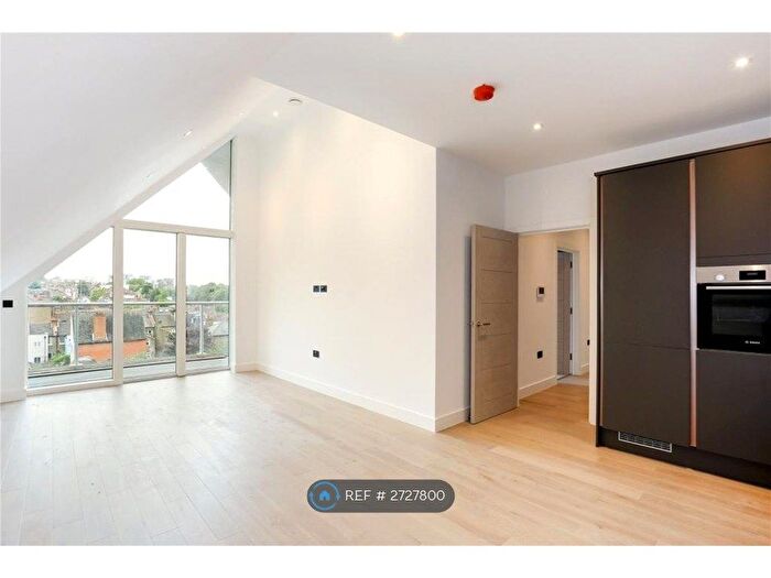 2 Bedroom Flat To Rent In Point Pleasant Works, London, SW18