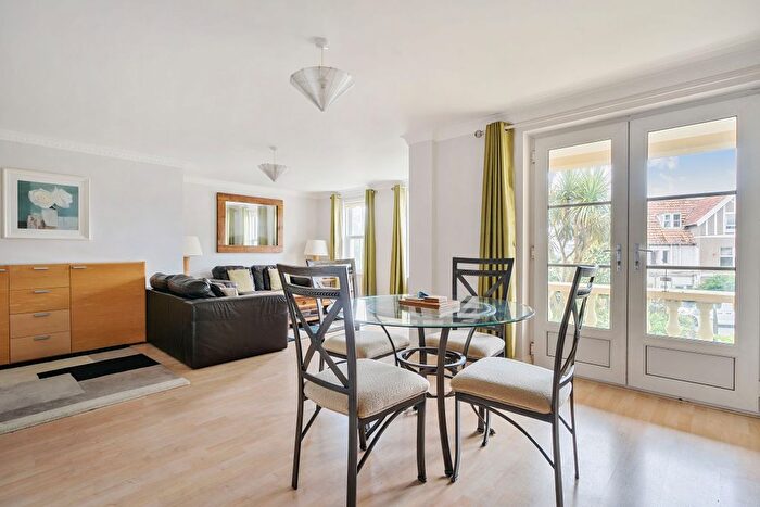 2 Bedroom Flat For Sale In Melvill Court, Sea View Road, Falmouth, Cornwall, TR11