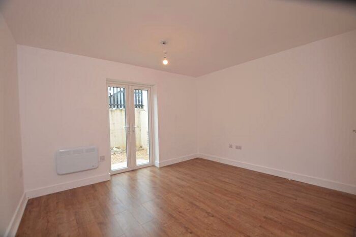 1 Bedroom Flat To Rent In Stoke Road, Slough, SL2