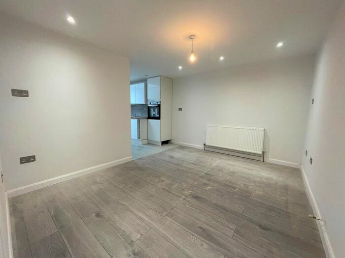 2 Bedroom Flat To Rent In Ida Road, London, N15