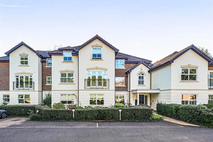 2 Bedroom Apartment For Sale In Furze Hill, Kingswood, KT20