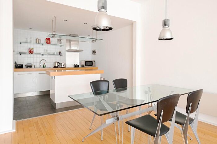 2 Bedroom Apartment To Rent In Saffron Hill, Epc:D, EC1N