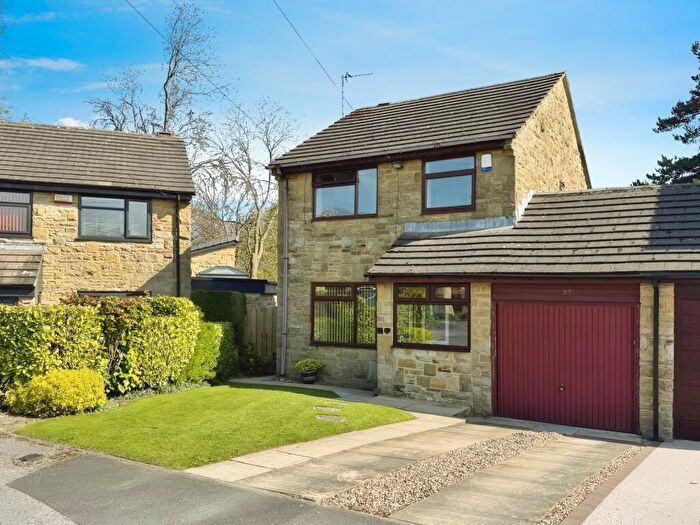3 Bedroom Link Detached House For Sale In Sunnybank Close, Scholes, BD19