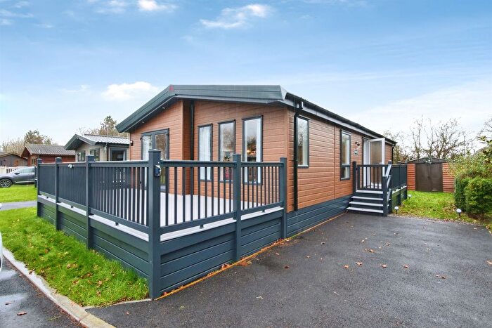 2 Bedroom Park Home For Sale In Sheriff Hutton Road, Strensall, York, YO32