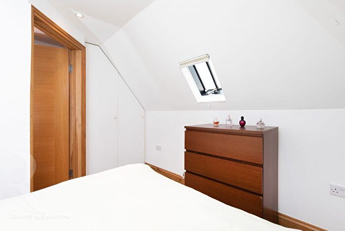 1 Bedroom Flat To Rent In Ossulton Way, London, N2