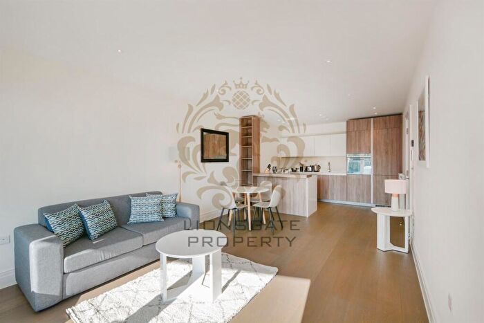 2 Bedroom Apartment To Rent In Hamond Court, KT2