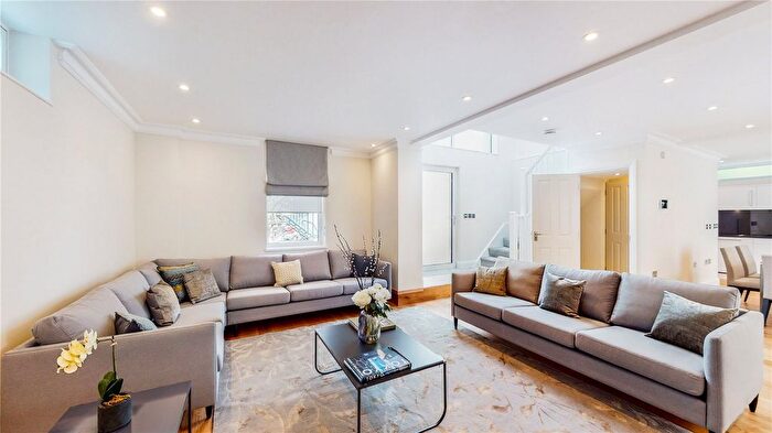 2 Bedroom Detached House To Rent In Warwick Gardens, Earls Court, W14