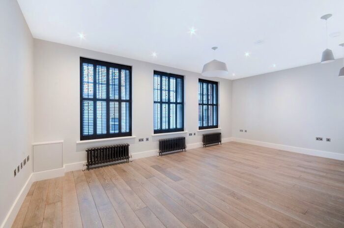 2 Bedroom Flat To Rent In Rupert Court, London, W1D