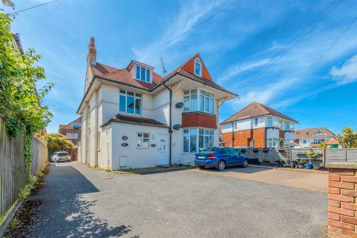 2 Bedroom Apartment To Rent In Lincoln Lodge, Southwood Avenue, Bournemouth, BH6