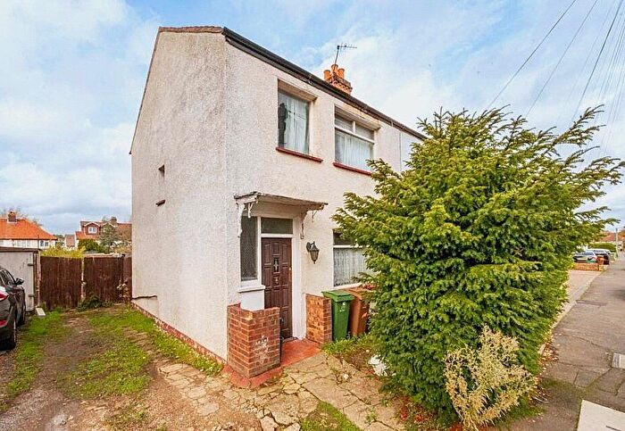 2 Bedroom Detached House For Sale In Washington Road, Worcester Park, KT4