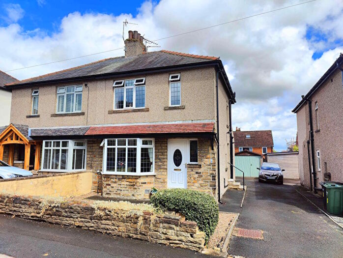 3 Bedroom Semi-Detached House For Sale In Mountfields, Lightcliffe, HX3