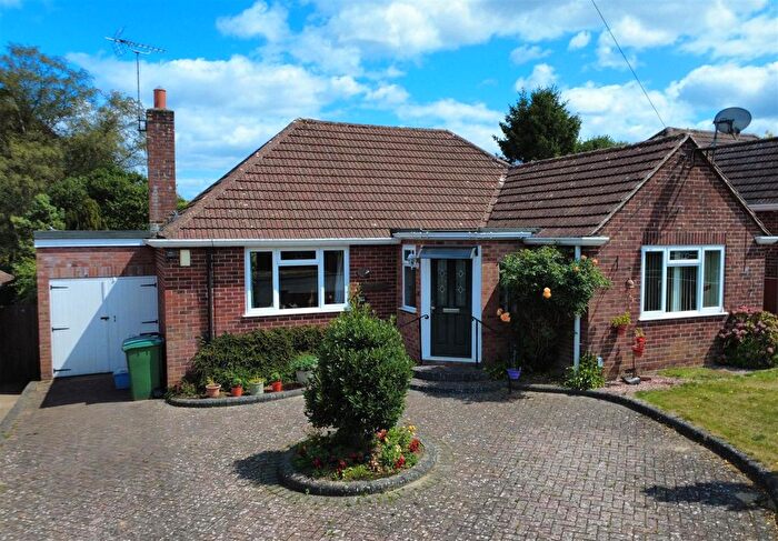 3 Bedroom Bungalow For Sale In Paddock Road, Newbury, RG14
