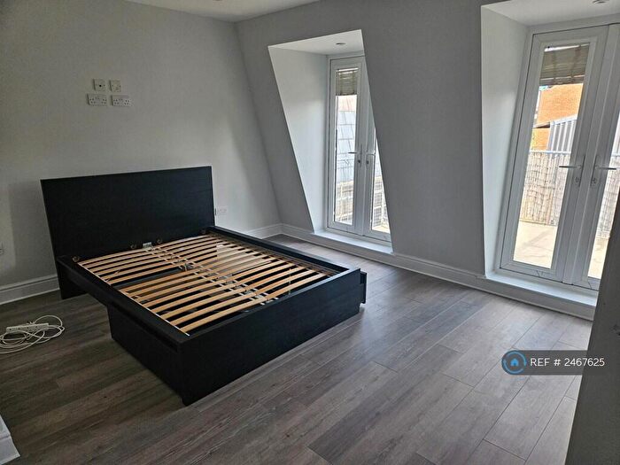 1 Bedroom Flat To Rent In High Street, Aylesbury, HP20