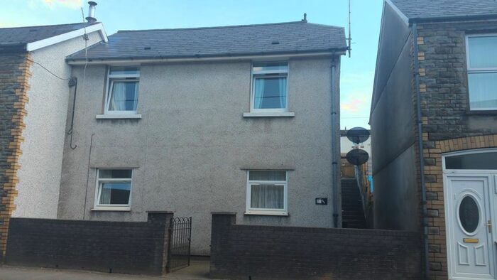 2 Bedroom Flat To Rent In Bridgend Road, Llanharan, Pontyclun, CF72