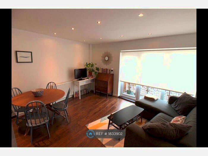 2 Bedroom Flat To Rent In Peebles Court, Croydon, CR0