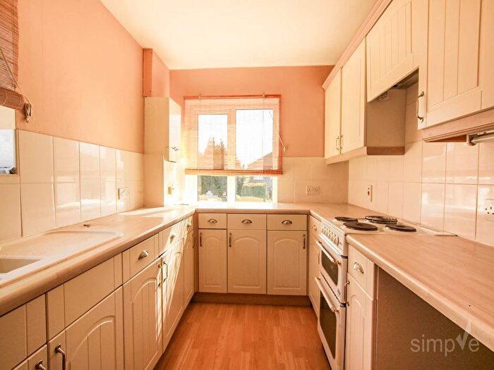 2 Bedroom Flat To Rent In Keats Close, Hayes, Middlesex, UB4