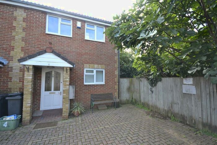 2 Bedroom Apartment To Rent In Commercial Road, Eastbourne, BN21