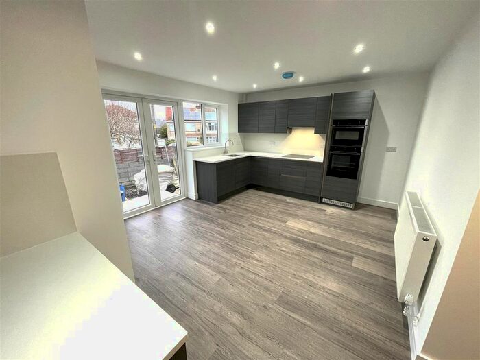 3 Bedroom End Of Terrace House To Rent In Counterpool Road, Kingswood, Bristol, BS15