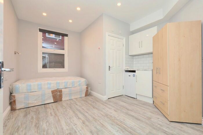 Studio To Rent In Pownall Road, Hounslow, TW3
