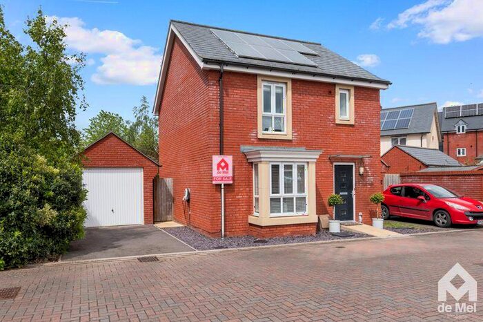 3 Bedroom Detached House For Sale In Whittle Close, Stoke Orchard, Cheltenham, GL52