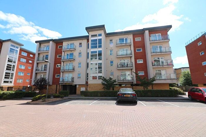 2 Bedroom Flat To Rent In Comet Square, Tamblin Way, Hatfield, AL10