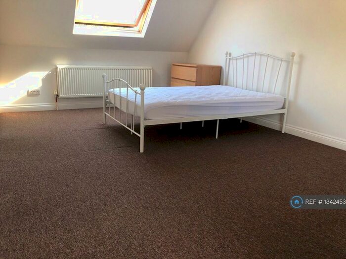 4 Bedroom Semi-Detached House To Rent In John Rous Avenue, Coventry, CV4