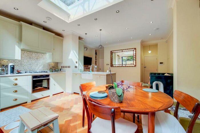 1 Bedroom Flat To Rent In Stadium Street, Chelsea, London, SW10