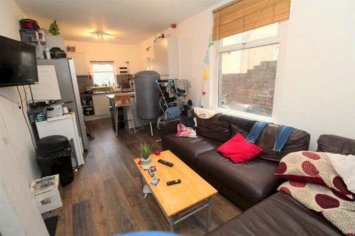 5 Bedroom Private Hall To Rent In Lisvane Street, Cathays, Cardiff, CF24