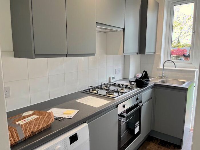 3 Bedroom Terraced House To Rent In Carnarvon Avenue, Enfield, EN1