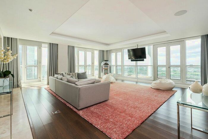 4 Bedroom Flat To Rent In Canary Riverside, London, E14