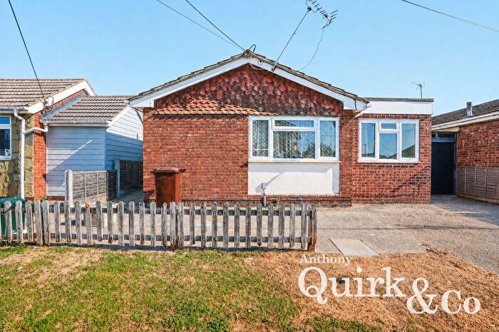 2 Bedroom Bungalow For Sale In Waarden Road, Canvey Island, SS8