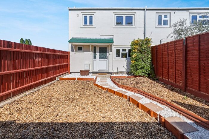 3 Bedroom End Of Terrace House For Sale In Dewsgreen, Basildon, Essex, SS16