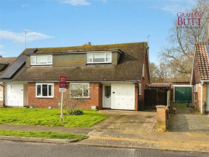 2 Bedroom Bungalow For Sale In Oakcroft Gardens, Littlehampton, West Sussex, BN17