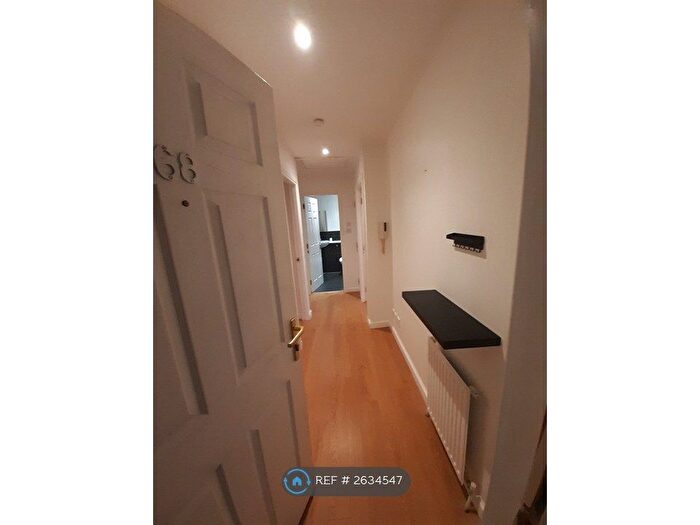 2 Bedroom Flat To Rent In Burnvale, Livingston, EH54