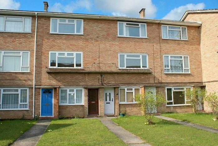 3 Bedroom Flat To Rent In Torquay Road, Springfield, Chelmsford, CM1
