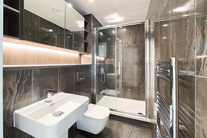 2 Bedroom Apartment To Rent In Elizabeth Tower, M15