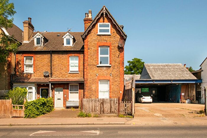 2 Bedroom Flat To Rent In Hawks Road, Kingston Upon Thames, KT1