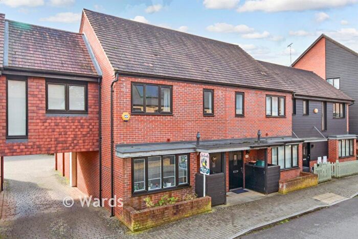 3 Bedroom End Of Terrace House For Sale In Hawley Drive, Leybourne, West Malling, Kent, ME19