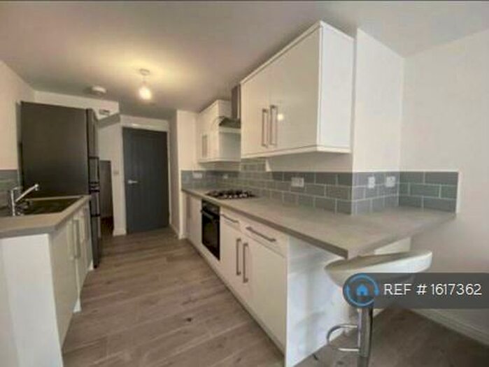 2 Bedroom Flat To Rent In Cathays, Cardiff, CF24