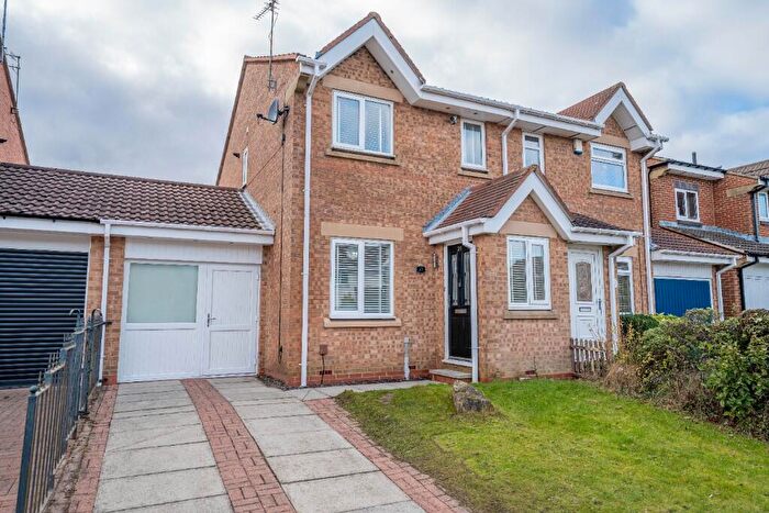 2 Bedroom Semi Detached House For Sale In Crossfield Park, Windy Nook, Gateshead, Tyne And Wear, NE10