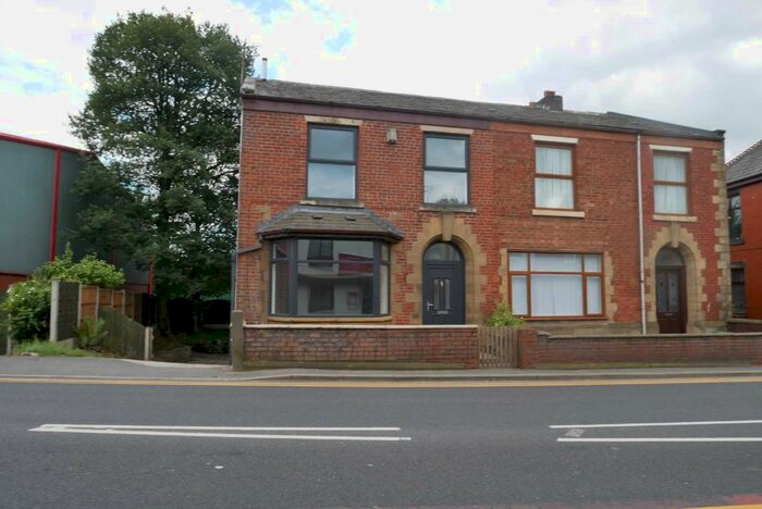 3 Bedroom Semi-Detached House To Rent In Rochdale Road East, Heywood, OL10
