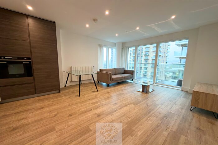 2 Bedroom Flat To Rent In Cobham House, Greenwich, SE3