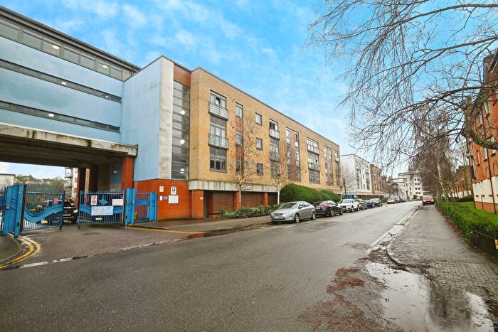 1 Bedroom Flat For Sale In Wallis Place, Hart Street, Maidstone, ME16