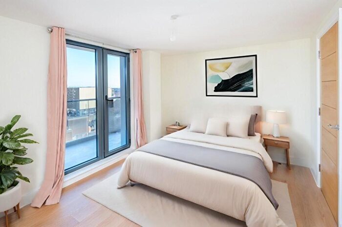 1 Bedroom Apartment To Rent In (th Floor Flat With Balcony) Charter House, High Road Ilford, IG1