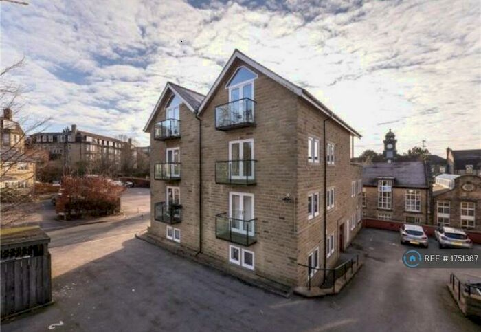 2 Bedroom Penthouse To Rent In The Green, Bingley, BD16