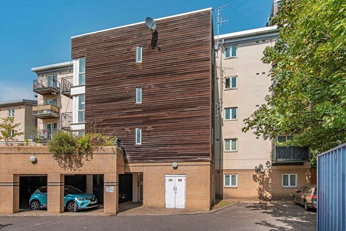 1 Bedroom Flat To Rent In Temeraire Place, Brentford, TW8