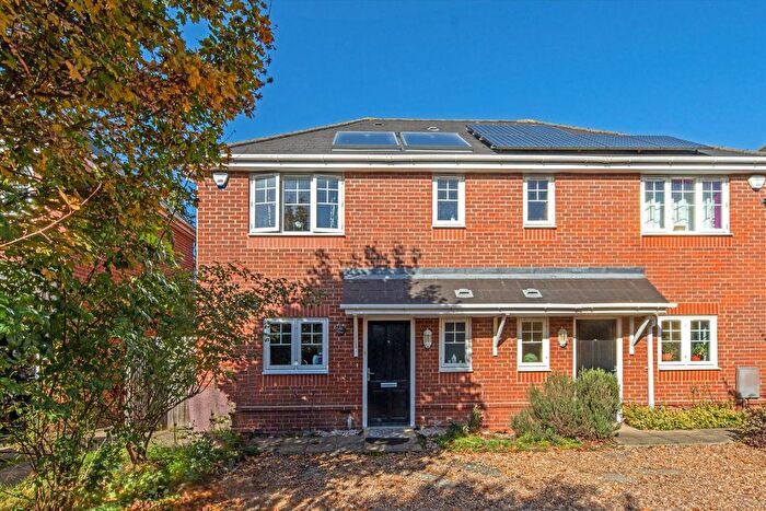 3 Bedroom Property To Rent In Kimber Place, Whitton, TW4