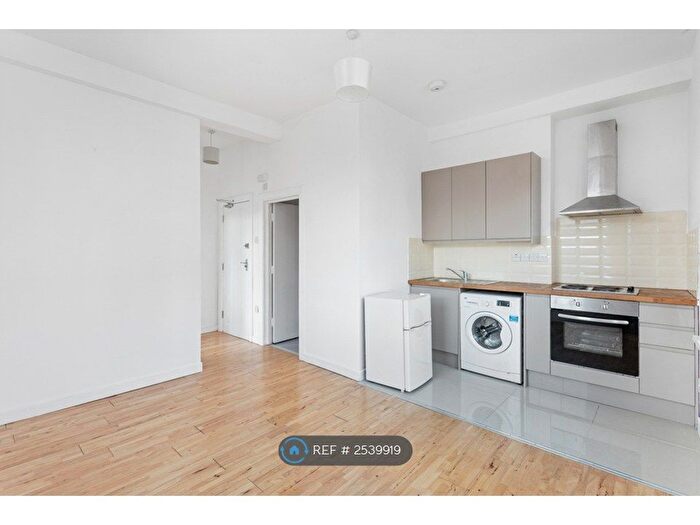 1 Bedroom Flat To Rent In Peckham High Street, London, SE15