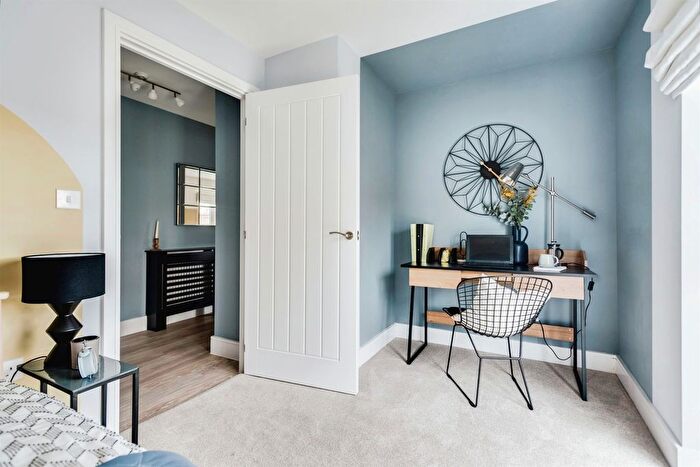 2 Bedroom Flat For Sale In Crabhill At Kingsgrove, Wantage, OX12