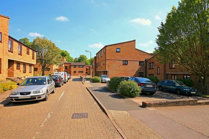 1 Bedroom Flat To Rent In Woodburn Close, Brent Street, Hendon, NW4